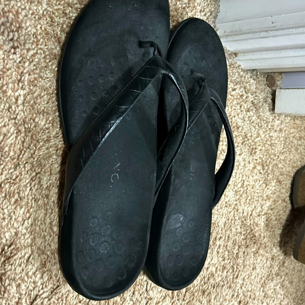 Women’s voinic sandals black size 10.5